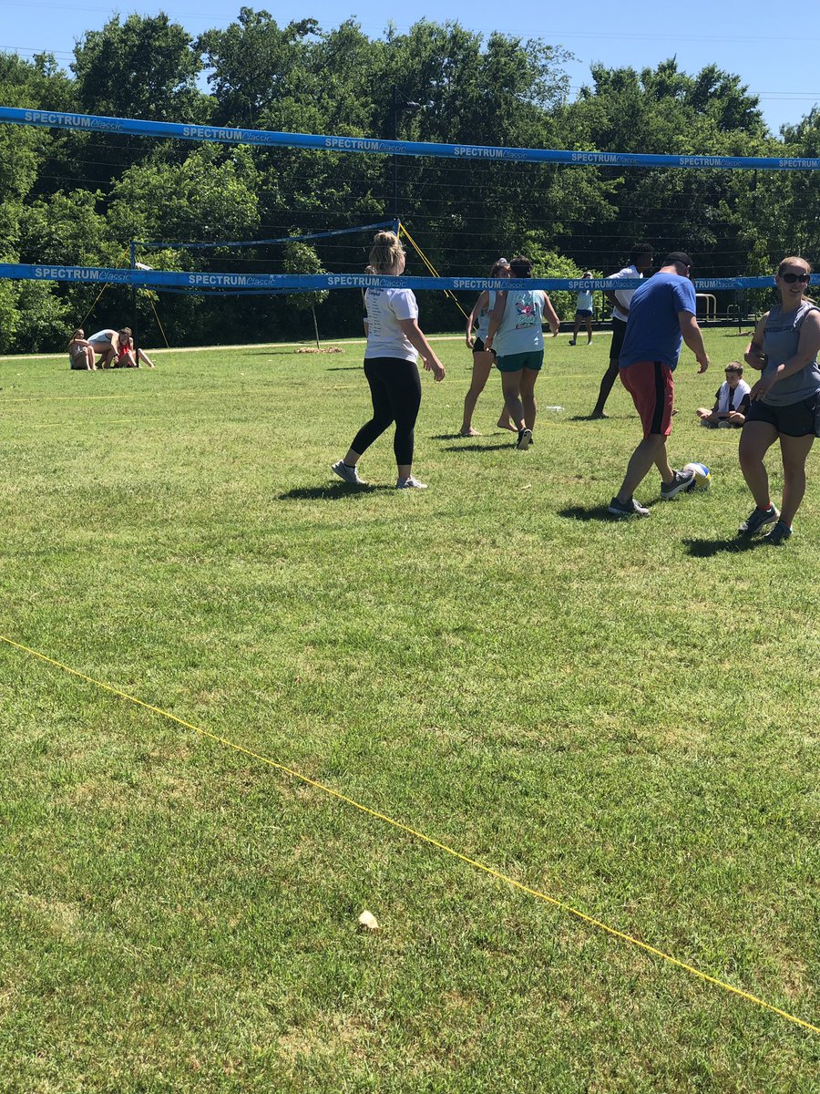 stephesp7's tweet photo. @BNHSVBall Grass Bash is a huge success and super fun! Our coaches are amazing! @NISDAthletics @NorthwestISD https://t.co/iAJGyP6OJQ