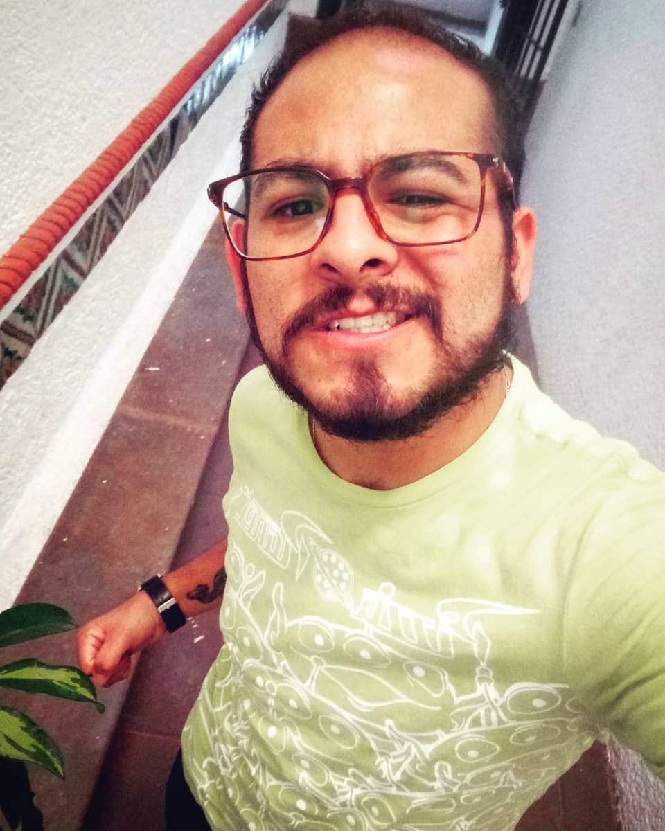 Charlie_Junk's tweet photo. Después del desmadrito de anoche al teatro #Peloncitos #teatro #culturainquieta #Domingueando #Crudeando #wolf🐺 #Woof🐾 #beardedgay #adictosalaciudad #chilangos  #gayhot🔥 #mens #hairyboy🤓😏🤤😍🧐🎟️🎭🎟️🎭🚬📸😎👑🦄♂🌇🌈🏳️‍🌈🎆💖 https://t.co/NJwjXtDqYd