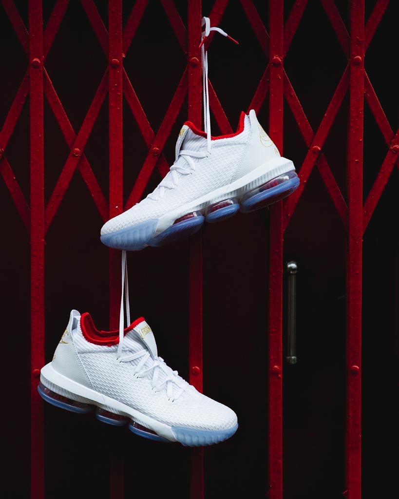 colateral principal Actriz SoleCollector.com Twitter પર: "The Nike LeBron 16 Low “Draft Day” is  inspired by @kingjames' iconic white suit. Releasing May 24. 📸:  @footlocker / Jennifer Pottheiser https://t.co/To1c4gv2ks" / Twitter