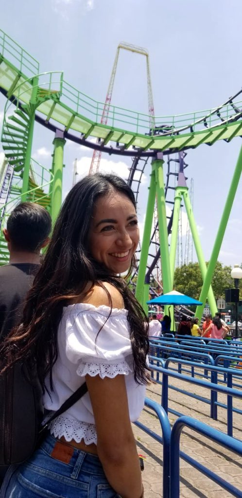 _Jioshe's tweet photo. En piñada🍍 #SixFlagsMX estoy como niña chiquita toda emocionada, es la primera vez que vengo🙉🙊 https://t.co/ljXXeZUKFU