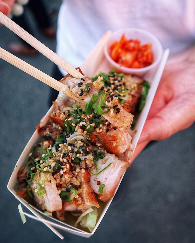 One of my FAVE stalls at the @richmondnightmarket!
.
It’s long weekend and the sun is out so it’s the perfect time to go check out the night market! Every time I go, I always get my ALL TIME FAVE garlic PORK BELLY from @teppanbossam !
.
Y’all need to che… bit.ly/2WVkPyO