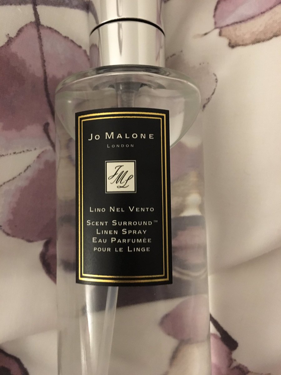 What every girl needs for her new bed in her new home! Finally getting to use my pressie from the wonderful <a href="/Fern_Britton/">Fern Britton 💙No tick but the real deal</a> #sweetdreams <a href="/JoMaloneLondon/">Jo Malone London</a>