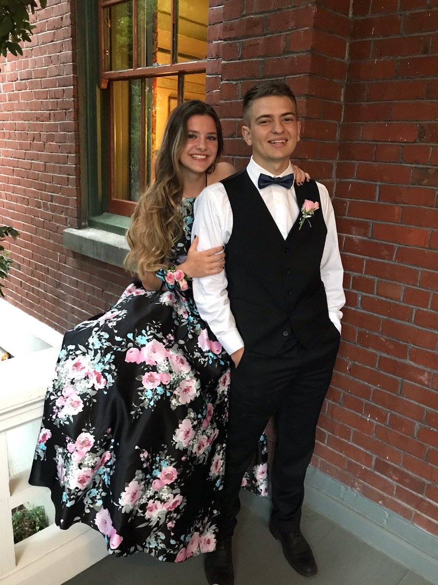 card_cassidy's tweet photo. Senior prom... success! 🤙 https://t.co/Ivf0i4IKoR