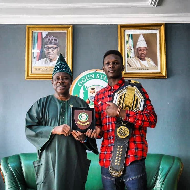 toluogunlesi's tweet image. Fun Fact: Israel Adesanya is from Odogbolu in Ogun State. Anthony Joshua is from next-door, Sagamu.