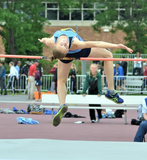 NSPNminnesota's tweet image. Tonight on Minnesota Prep Spotlight we crown the #FVPMVP of the Week! Huge congrats to Junior MADISON SCHMIDT from @BlaineHS who set a new #StateRecord in the high jump clearing 6ft to break the old mark of 5'-11" set in 2014. #MadHops 

📺 Tune in at 9:30PM on 45TV!