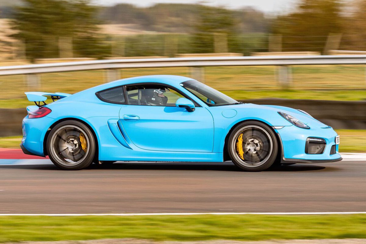 fergusgo's tweet photo. It coped well for a garage queen! #gt4 #caymangt4 #knockhill #levencarcompany https://t.co/bMLyE8Z8C5