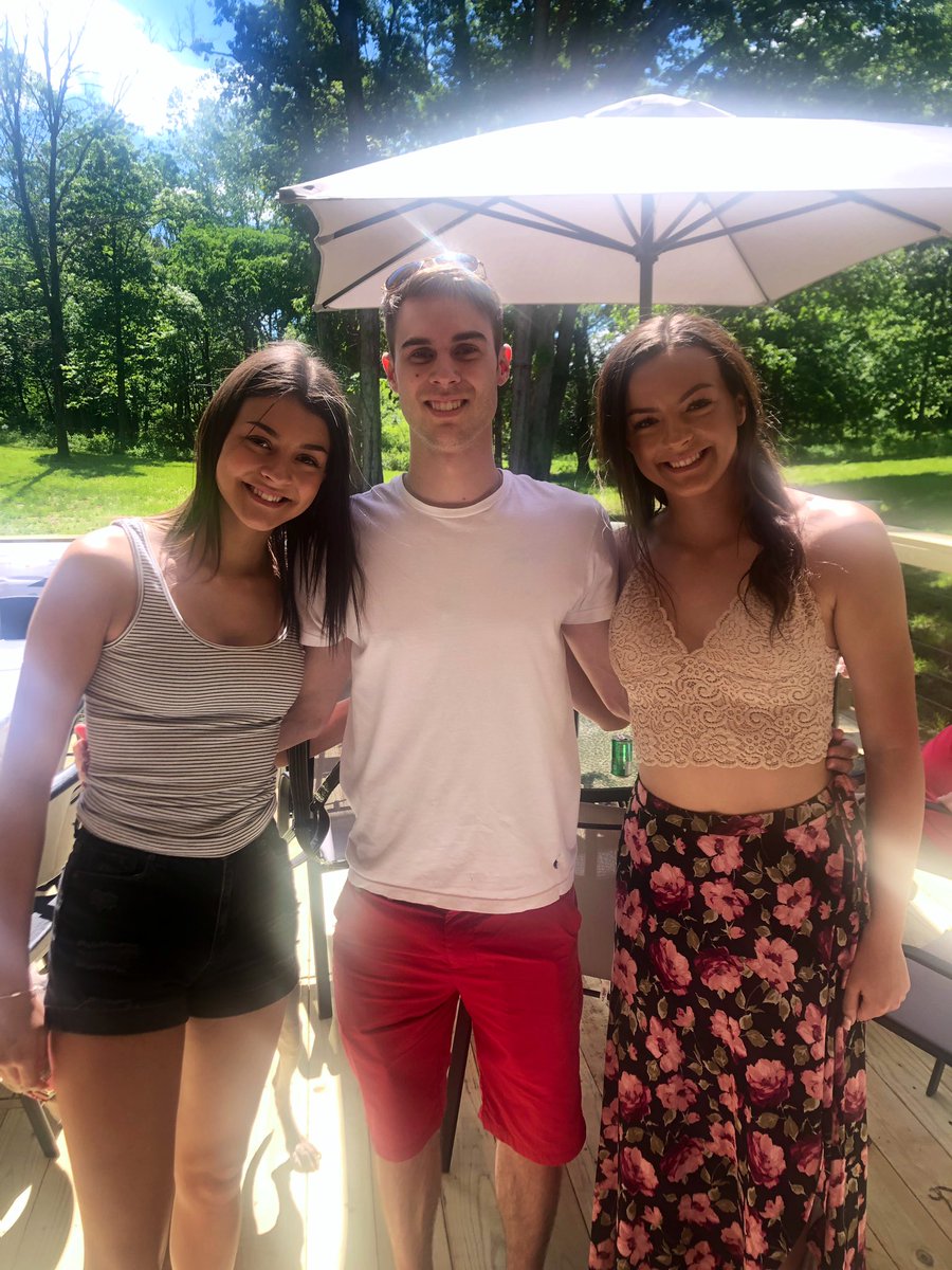 sgibbs20182019's tweet photo. Little crawfish for the grad! https://t.co/EUkMN2Te1Y
