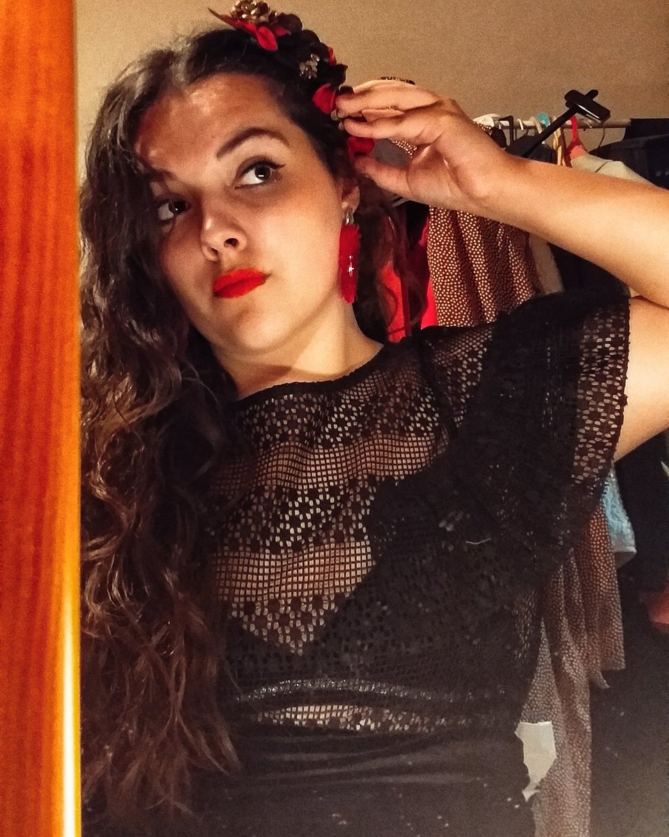 julyzoco's tweet photo. Porque a veces es complicado hasta ponerte una flor... por eso hay que cuidar mucho lo que amamos todos los días de nuestras vidas¡¡🌷
.
.
.
No olvides nunca perseguir tus sueños vida solo hay una 💃💃 https://t.co/jLMyMB3YJr