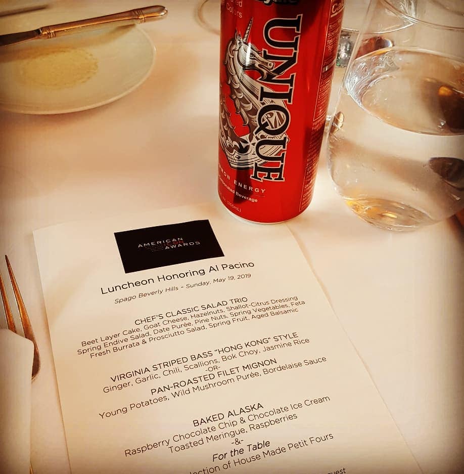 myjammusicmedia's tweet photo. It all starts with a @UniqueLifeBoost afternoon at Spagos in Beverly Hills! @spagobh American Icon Awards celebrating the Icons of Entertainment, Sports, Business and Philanthropy
#SpagoBeverlyHills #americaniconawards 
#alpacino #UNIQUEiconaward #UniqueLifeBoost #ClearlyCanadian https://t.co/Uvtxm9zxCI