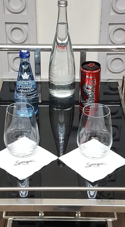 myjammusicmedia's tweet photo. It all starts with a @UniqueLifeBoost afternoon at Spagos in Beverly Hills! @spagobh American Icon Awards celebrating the Icons of Entertainment, Sports, Business and Philanthropy
#SpagoBeverlyHills #americaniconawards 
#alpacino #UNIQUEiconaward #UniqueLifeBoost #ClearlyCanadian https://t.co/Uvtxm9zxCI