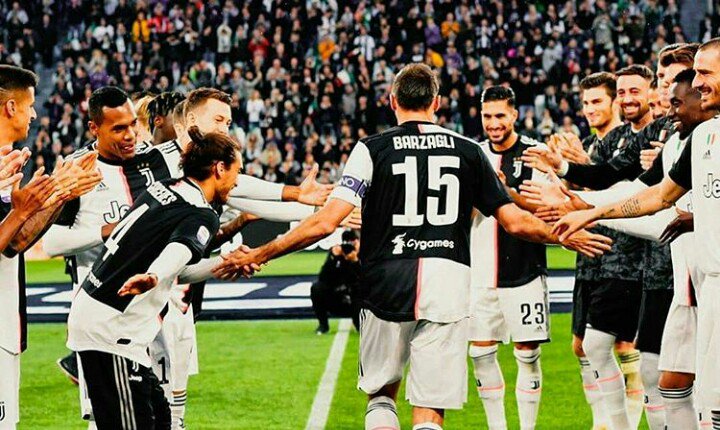 TwittaCalcio's tweet photo. Onore ad uno dei difensori più forti della storia del calcio italiano. 
Andrea #Barzagli Campione straordinario! 
1 Campionato Eu U21, 
1 Bronzo Olimpiadi
1 Campionato del mondo 
1 Bundesliga
8 Serie A
4 Supercoppe 
4 Coppe Italia 
#W8NDERFUL #FinoAllaFine #JuventusAtalanta #Juve https://t.co/ShDbQ7DwbW