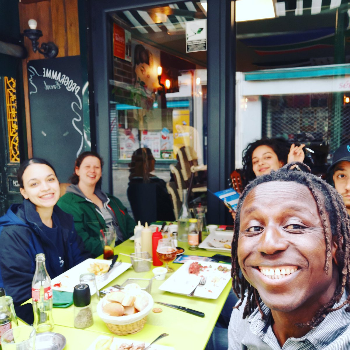 bakiyoussoufou's tweet photo. Les équipes @RAIZfr et @WeSignit ont partagé leurs compétences d'activation digitale et de mobilisation citoyenne pour #lesroutesdupartage avec @O_Partage et la @montreuil merci à #Sarah #Rafaele @RoxaneB0 et @CdrFlex. https://t.co/59QicJEbYo