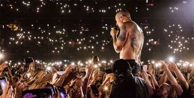 katherine1__2's tweet photo. Happy birthday #OneMoreLight 
@linkinpark your music is part of my heart and soul, thank you ❤
#HappyBirthdayOneMoreLight #linkinpark https://t.co/eYo66ewxJJ
