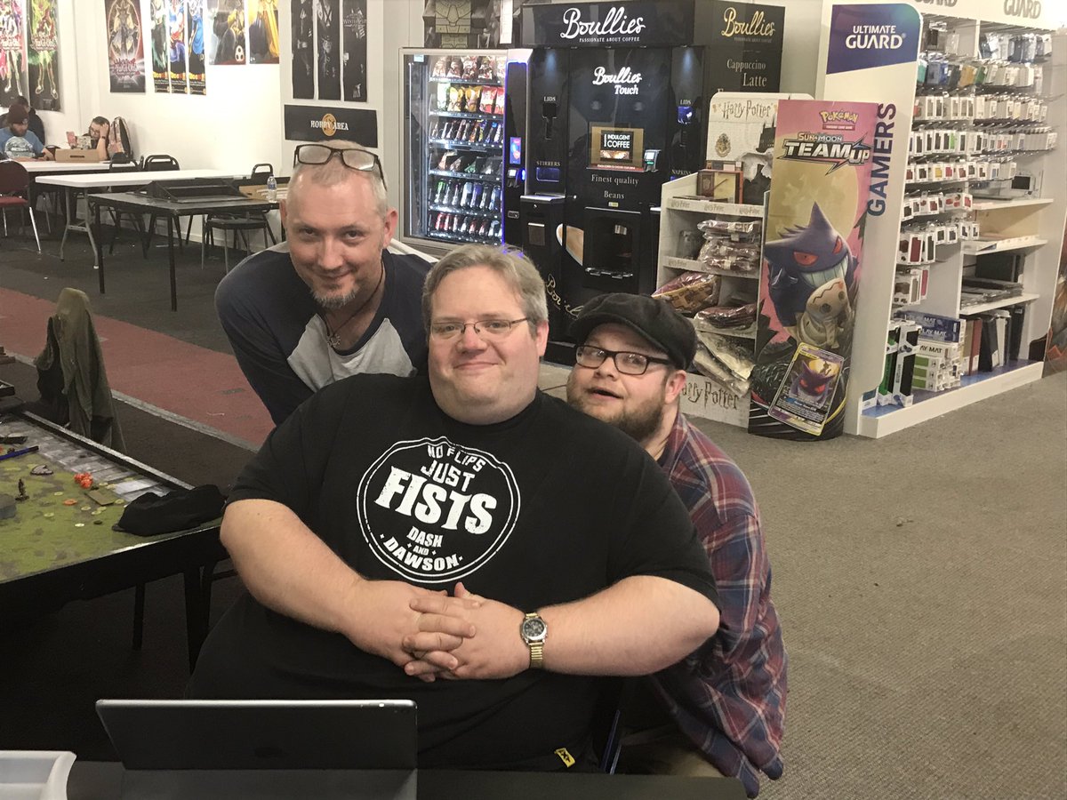 Fredox1's tweet photo. @Elite_Cadre proof you can have three of you in a room without the world ending https://t.co/e17644fQ5p