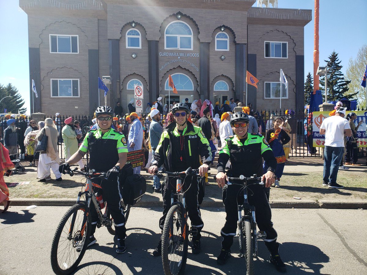 AHS EMS providing standby for Edmonton’s Sikh Parade 2019. A great day to be out in the community. #yourEMS  ⁦@g_mcalisterEMS⁩ ⁦<a href="/ahs_ems/">AHS EMS</a>⁩