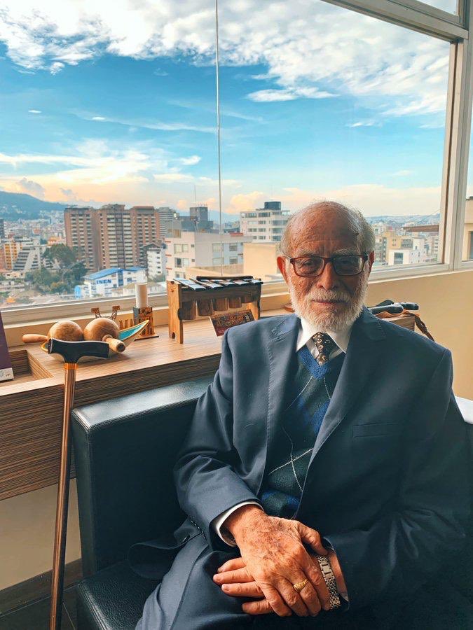 panchojimenezs's tweet photo. Hoy ha fallecido Julio César Trujillo, ejemplo de lucha y trabajo por la democracia en el Ecuador. Su valentía y honestidad nos trazó un camino para recuperar nuestro país y sus instituciones. Que en paz descanse. Lo recordaremos como el gran hombre que fue. https://t.co/l6ukiGBGUQ