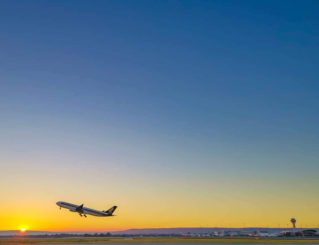 AirservicesNews's tweet image. #MondayMotivation 👉“Be open to learning new lessons, even if they contradict the lessons you learned yesterday.” — Ellen DeGeneres ✈️📷@JonoPerth #AvGeek #aviationphotography