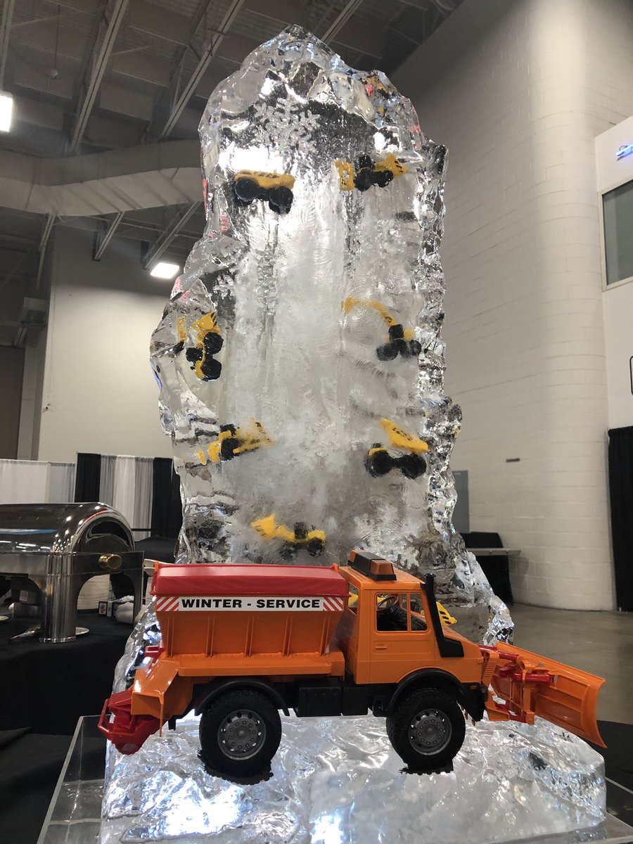 APWADiana's tweet photo. Great creativity happening at the #Show4Snow https://t.co/WgXHVCAXHS