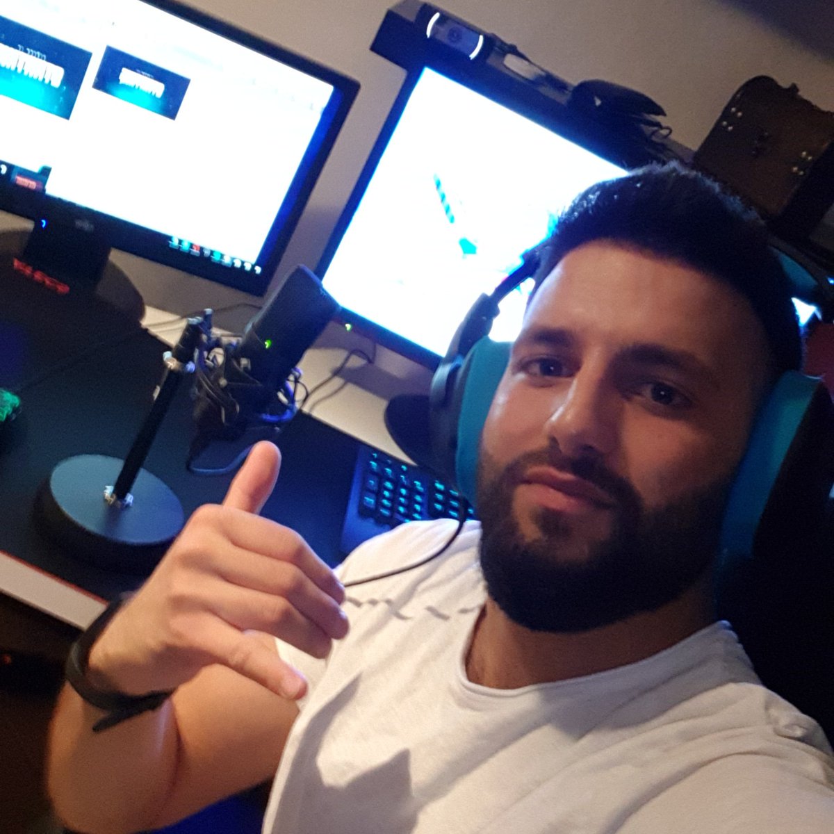 xtrenbolon's tweet photo. Wieder Live, WL Schwitzen  #Fifa19 #FUTCHAMPIONS #Twitch #Live https://t.co/ESUPwLxjFY