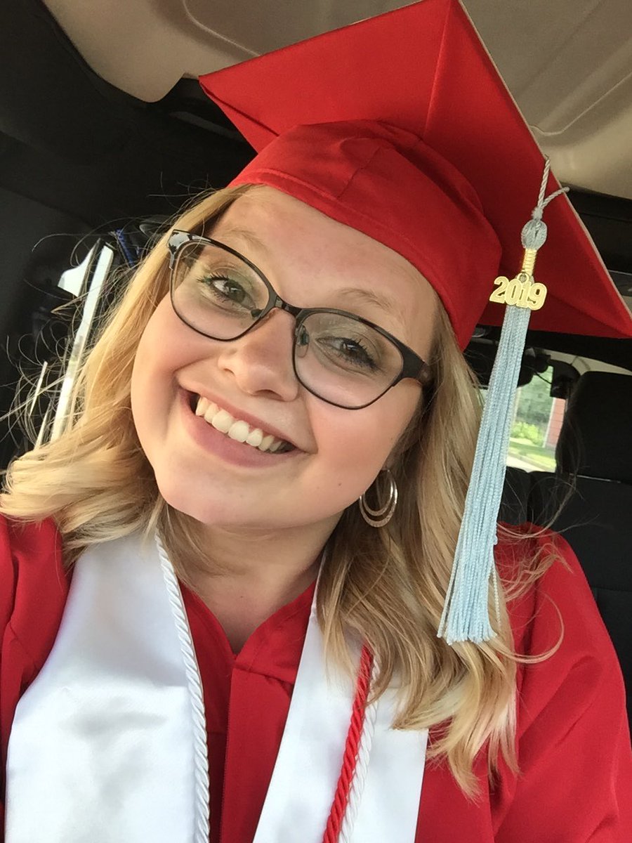 KReedECE's tweet photo. Officially a college graduate! 🎓🍎#LoveAndHonor #MiamiOH #MiamiUniversityAlumni #EarlyChildhoodEducation @MiamiAlum @OfficialCricut https://t.co/h33rNVfdX0