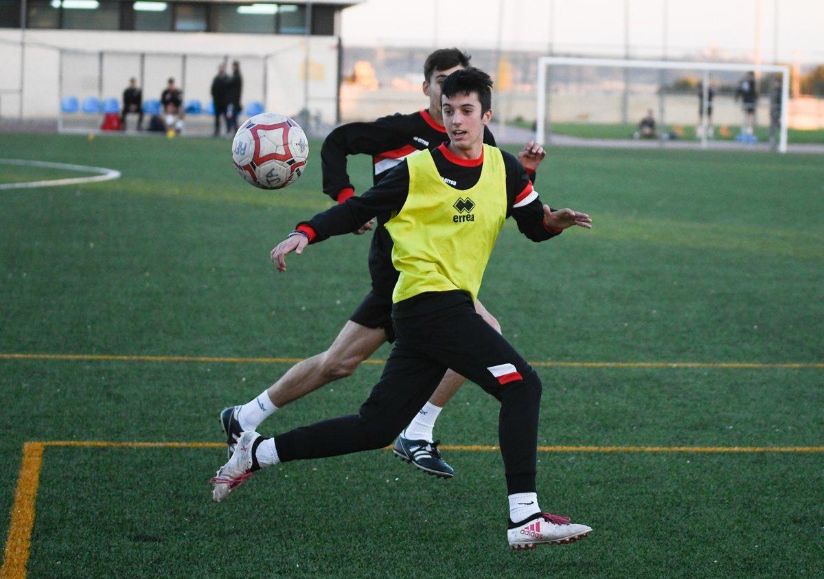 RivasFutbolClub's tweet photo. El Juvenil 'A' de @inakicr vence por 1 a 6 al Algete con goles de @ruben_sf9 2, @danielgl17, Juan Heras, @_rodrigomoral y Sergio Sanz, para acercarse al ascenso a Preferente. 
#VamosRivas https://t.co/Ip2xhUvpJI