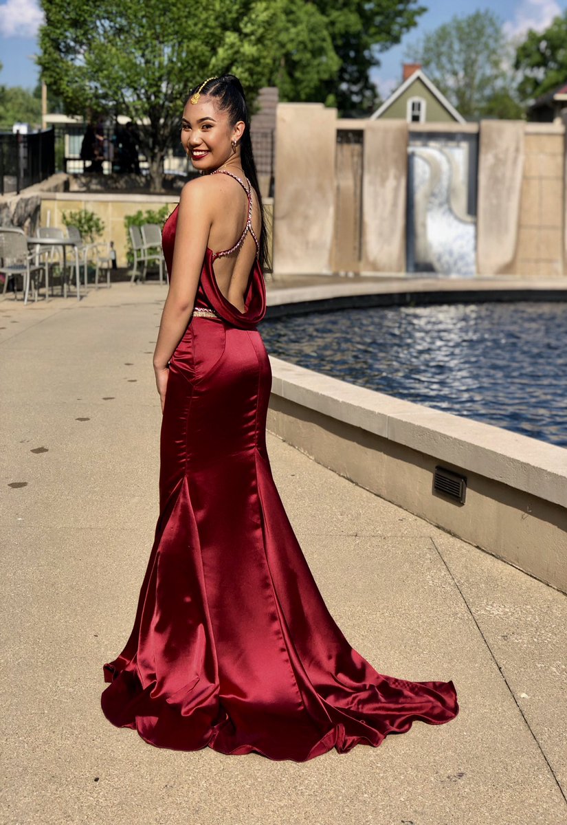 AFirmalan's tweet photo. senior prom🌹 https://t.co/mouMKcHTA4