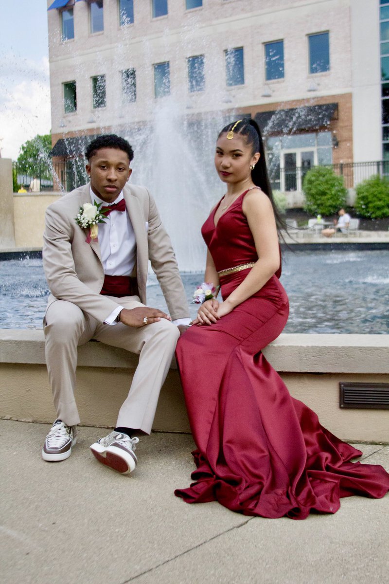 AFirmalan's tweet photo. senior prom🌹 https://t.co/mouMKcHTA4