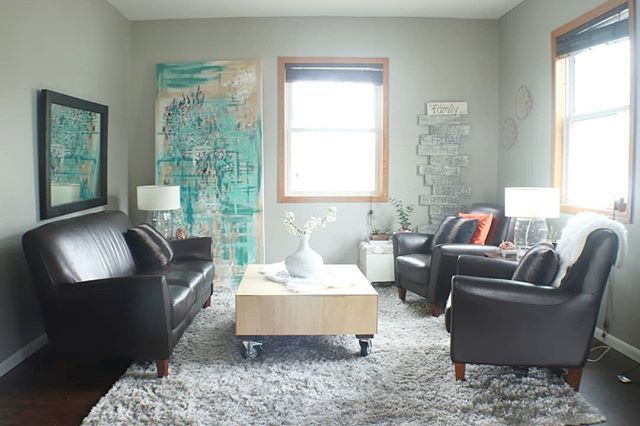 Woods_DIYBlog's tweet photo. This week I focused on changing one thing that has been driving me crazy about our living room. Can you guess what it is?! ⠀
#livingroom #livingroomdecor #livingroomdesign #homedesign #interiordesign #sittingroom #livingroomstyle #homeimprovement #updatedinterior #homere… https://t.co/MCNQOzekEb
