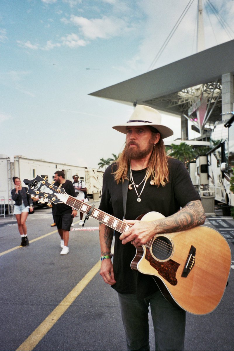 dill35mm's tweet photo. Billy Ray Cyrus at Rolling Loud Miami
@billyraycyrus https://t.co/FPhQ2yHZ4x