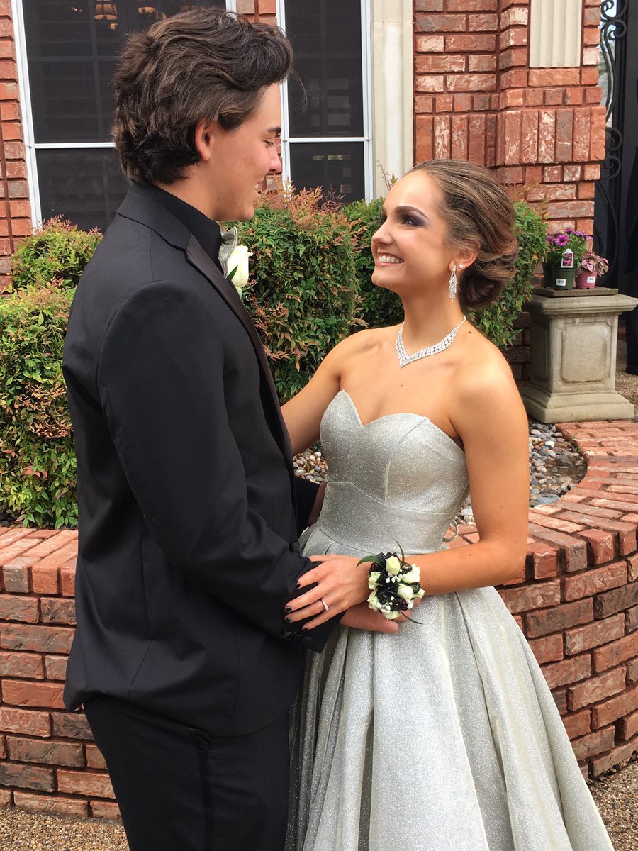 adyssen's tweet photo. Never would I have thought that I would attend prom with my high school sweetheart❤️ I love you. https://t.co/TMjz0fZbx7