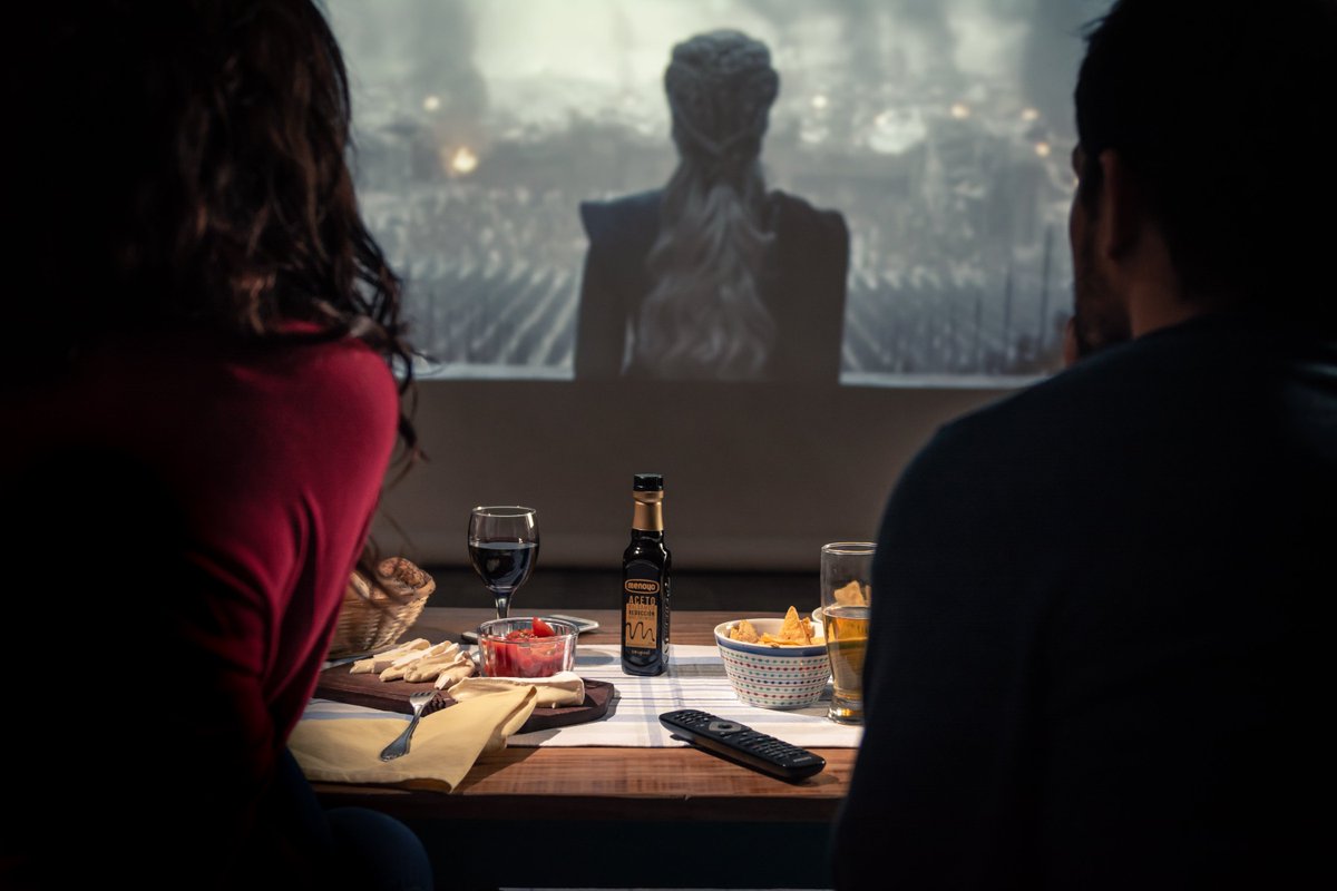 MenoyoArg's tweet photo. 8 años viendo ésto. Si el final no llega a ser bueno, que al menos la picada lo sea. SPOILER: Ponele aceto reducción al queso. Y ahora sí, que sea lo que los guionistas quieran. Valar Morghulis. #GoT #SaboresReales #Sabores #Menoyo https://t.co/fSTxDlPwCr