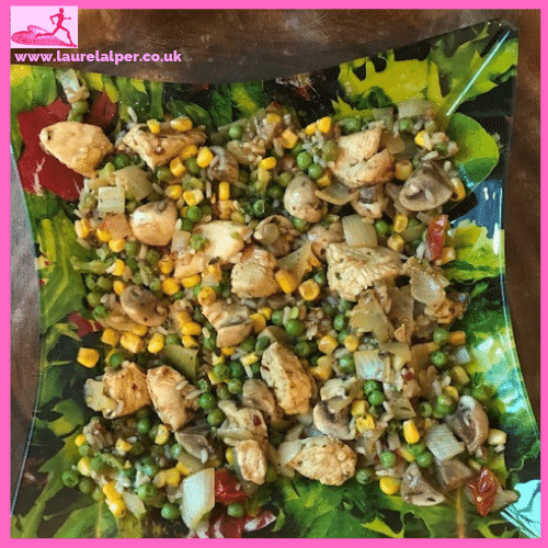 laurelfittips's tweet image. 💕🍴 JERK CHICKEN ~ Recipe on Facebook page facebook.com/laurelfittips 
Chicken fillets and Jerk sauce from @sainsburys.
#simplesupper #rice #nutrition #fitfam #recipes #lowerfatrecipes #chicken #rice #peas #tomato #jerkchicken #jerksauce #peas #sweetcorn #onion #weight #calories