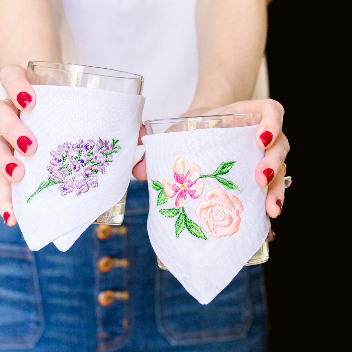 #Texas rock roses + Lilacs 💕 // shoplettermade.com/the-botanical-… // #shoplettermade #cocktailnapkins #embroidered #botanicalcollection #florals #lilacs Photo: @laceyirvinglifestyle
