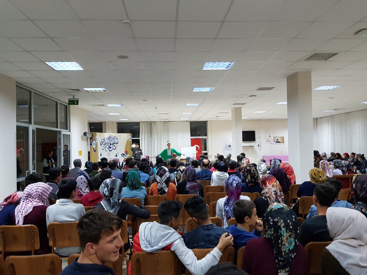 MusKYGM's tweet photo. “KYK’da Ramazan Başkadır”
Müştak Baba Yurdumuzda Sevgi Evlerinin tertemiz çocukları ile iftarda bir araya geldik. Yemek sonrası çocuklar için; Orta Oyunu, Meddah, Karagöz-Hacivat, ve Kukla Gösterisi ile çeşitli yarışmalar düzenlenerek çocuklara hediyeler dağıtıldı.
#KYKdaRamazan https://t.co/XTmoD1hKo7