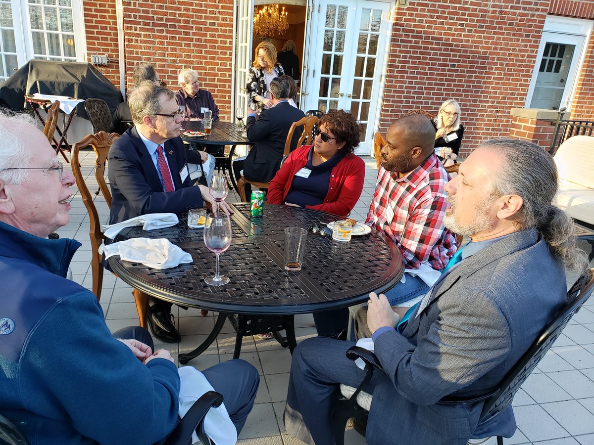 WSU_Noel_Schulz's tweet photo. Tonight we hosted our Faculty Senate at the President's House. The Pullman weather was awesome for an evening to celebrate grades are in &amp; Land Grant Symposium #WSULG19 #GoCougs 2/2 https://t.co/1xI2K4wGqI
