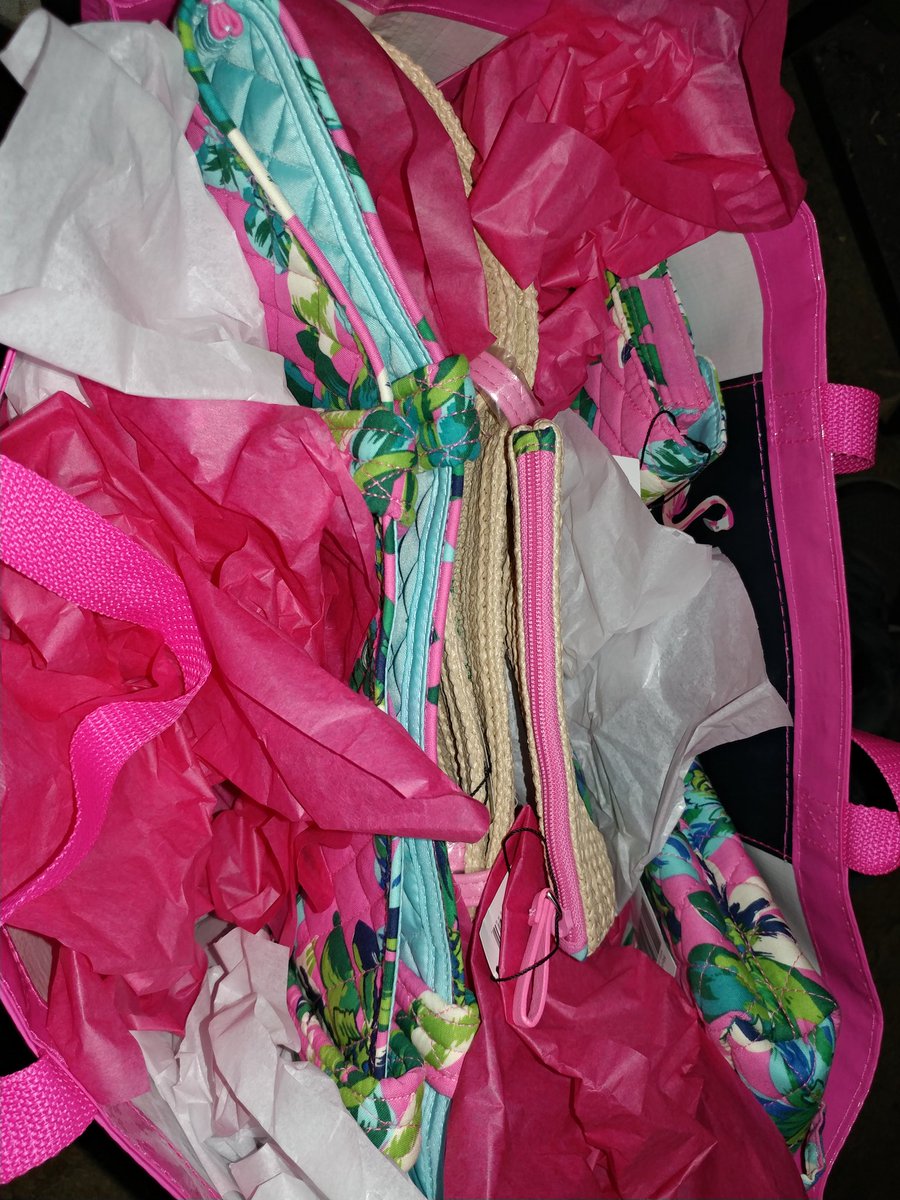 begs811's tweet photo. @mchenrybaseball @CoachSimoncelli Thank you to Stacy Rockweiler  for the donation of Vera Bradley assorted bag/tote package. #stylish  #kcancer19 #2teamsdoinggood #strikeoutcancer @troutpark https://t.co/lKSDdLYLdW