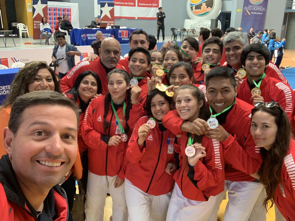 felipeperez_3's tweet photo. Apoyando a nuestros deportistas y técnicos de #Tarapaca en los #Judejut2019 con las disciplinas deportivas que se desarrollaron en #Iquique y Alto Hospicio, el Taekwondo 🥋 Tenis de Mesa 🏓 Judo 🥋 y Gimnasia Artística 🤸🏽♀️ Felicitaciones por los tremendos resultados! 👏🏻👏🏻💪🏼🥇🇨🇱🏆 https://t.co/h54a97rl9f