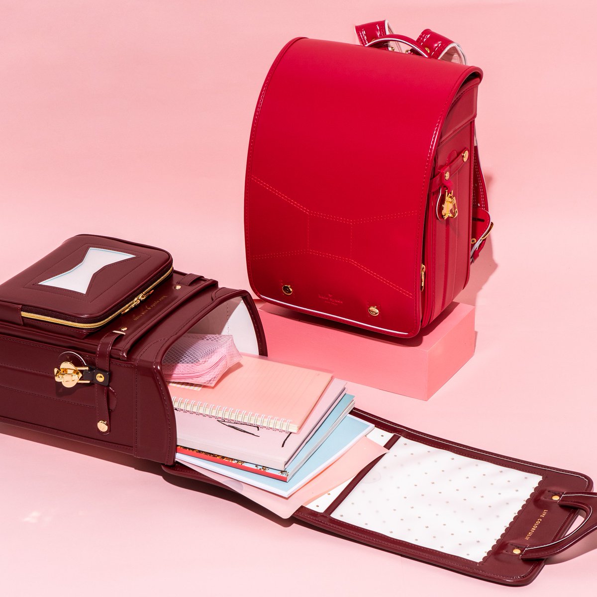 Kate Spade Japan ケイト スペード ニューヨークのランドセルに 新色が仲間入りして今年も登場 ランドセルを見ると誰しも甘酸っぱい少女時代を思い出すもの 未来のケイトガールたちが 毎日楽しく過ごせるようにと願いを込めて 新色のバーガンディーが