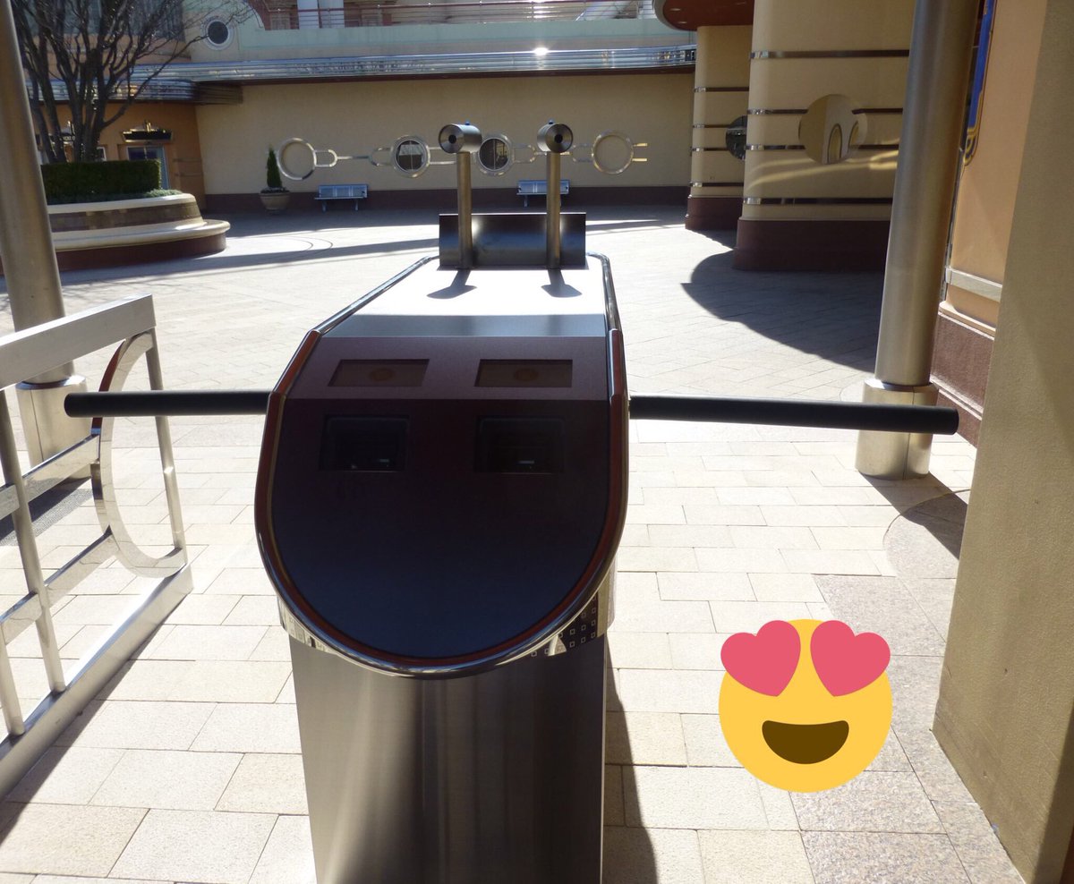 usjのツボ usjで出会った心温まる物語 Pa Twitter Tdr 新入場ゲート 年パス顔認証システム運用開始 Usjからの向上点 補足説明 カメラ位置 Usjのカメラは客の背の高さにある 客はゲートでqrコード読込で目線を下げるが 目線が下がるとカメラは顔 usjのツボ usjで出会った心温まる物語 Pa Twitter Tdr 新入場ゲート 年パス顔認証システム運用開始 Usjからの向上点 補足説明 カメラ位置 Usjのカメラは客の背の高さにある 客はゲートでqrコード読込で目線を下げるが 目線が下がるとカメラは顔