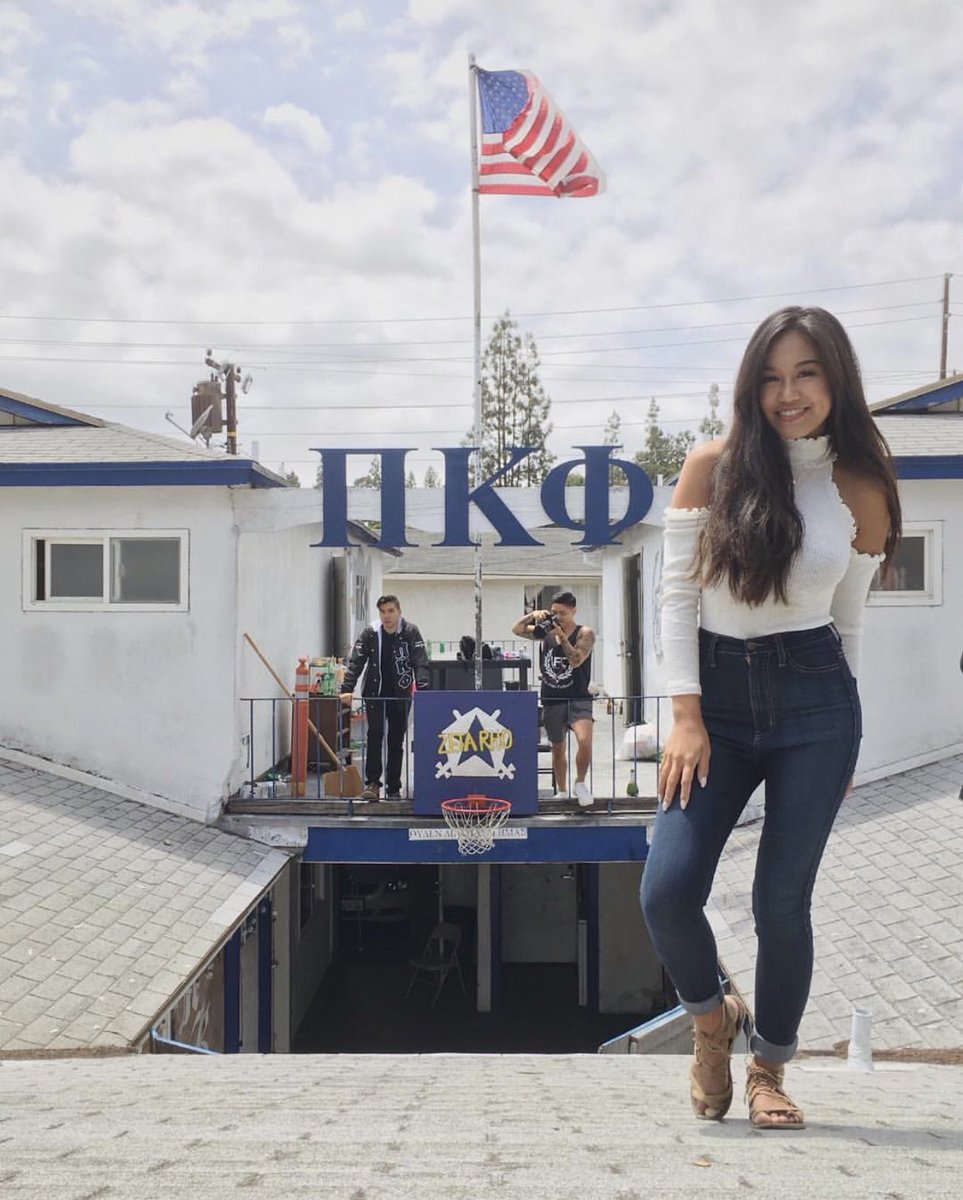 A special thank you to our outgoing rose, Lauren. We could not imagine going through this past year without you! Thank you for all that you have done, we love you forever!🌹 <a href="/laurenmarte/">Lauren</a>