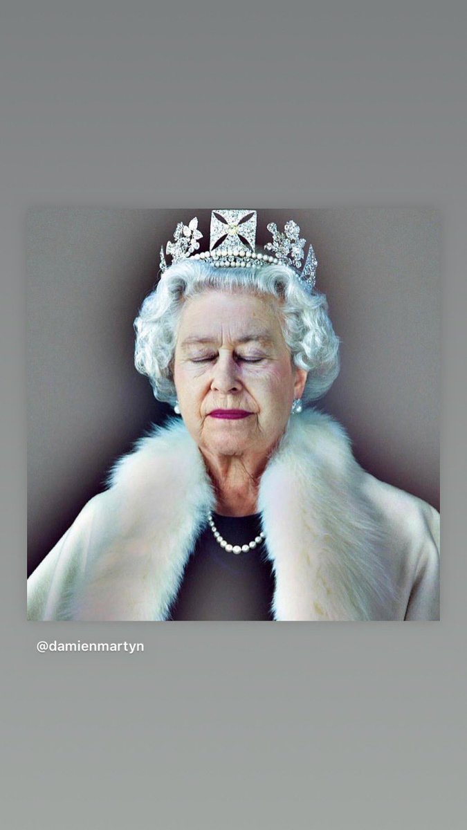 damienmartyn's tweet photo. A great portrait of the Queen by Chris Levine’s ... Beautful. @DarrynLyons #lyonsgallery #QueenElizabeth https://t.co/g1HClGrlYV