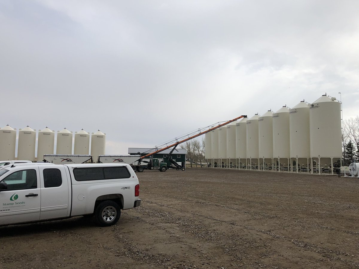 stampgreg's tweet photo. 90 days ago I went skiing, and now it’s raining.🤔 
Must be a correlation.
Much more skiing will be had next winter. 😂 maybe need a go fund me for my rain making 😆
#90DaysAfterFogRain #westcddnag https://t.co/brywyeWC45