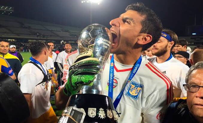 elcompitv's tweet photo. El es el portero tigre con más juegos de Liguillas jugados.
Ya es el arquero con más títulos ganados en la UANL
Pero Nahuel Guzmán quiere más.
Si no sucede ninguna desgracia, en estos Cuartos de Final.
...Nahuel jugara su partido 40 en Liguillas!
#ElPowerRegio
Y va por más! https://t.co/8C7tUisqyj