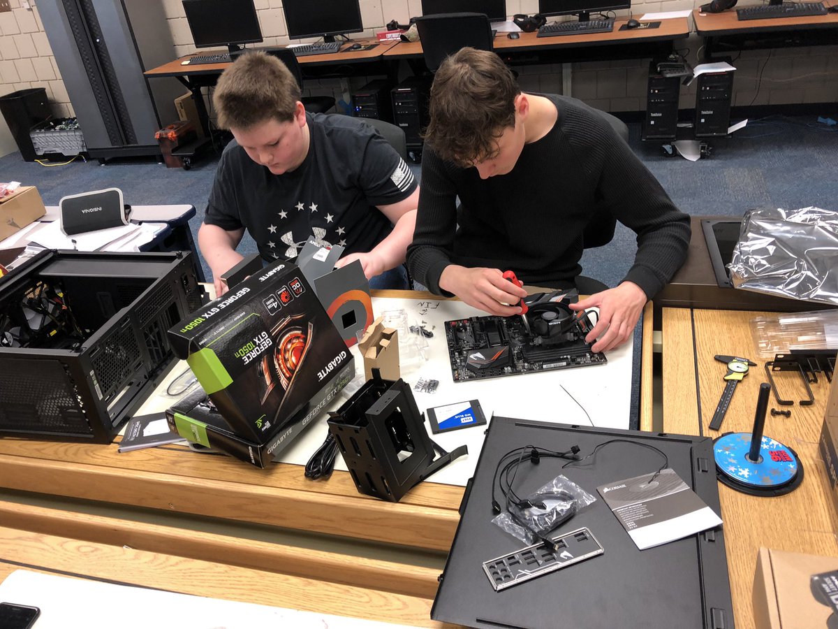 Plus1rosales's tweet photo. The Crew and Custom build time !!@AtticaSchools @WRCTE1 @msitweets @NVIDIAGeForce https://t.co/Esj4YI6s7i