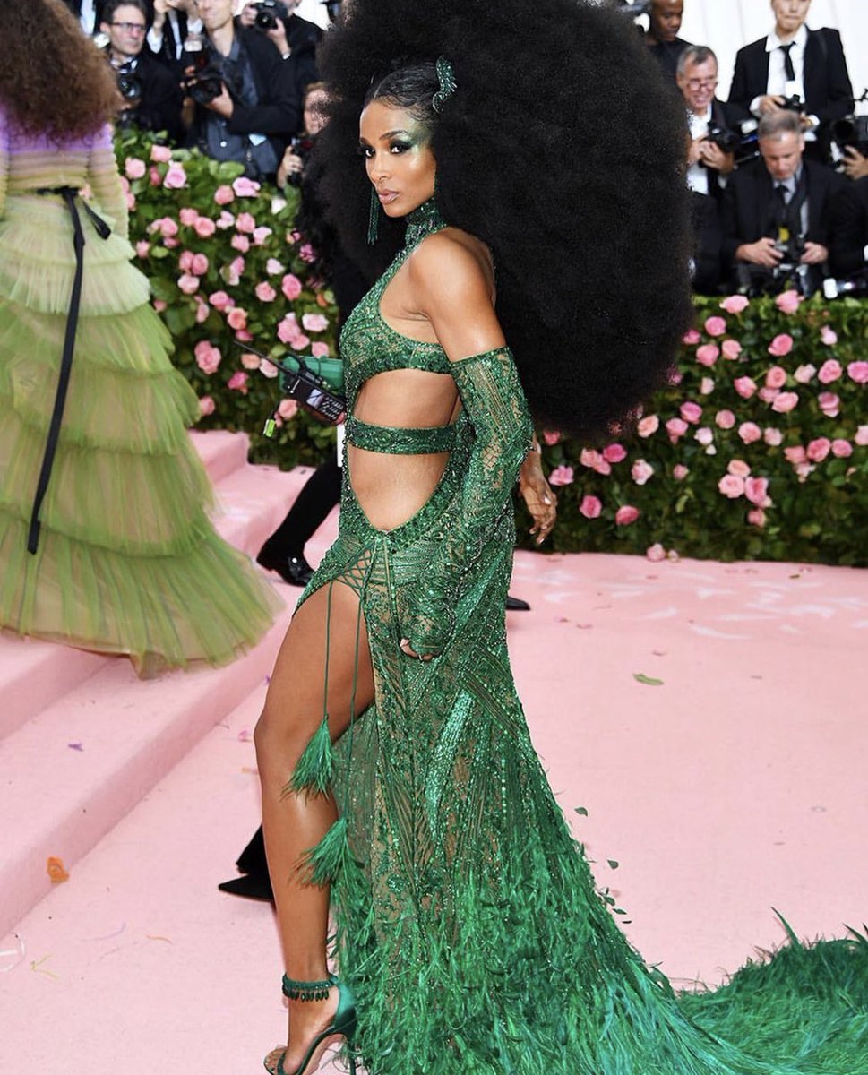 ScorpioMystique's tweet photo. #Scorpio finally stepping out the house after weeks of hibernation 👑 https://t.co/4gCRdlmGAB