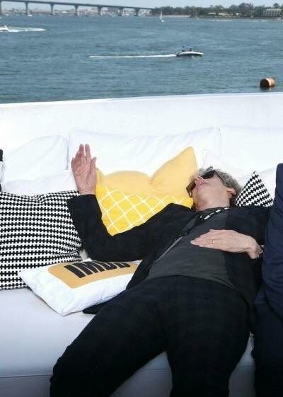 Fangirl257's tweet image. How I currently feel
#sotired #tryingtostayawake