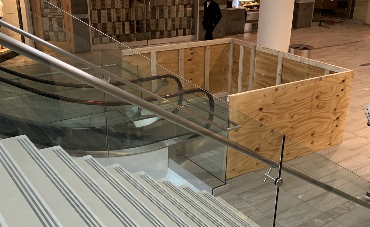 CopleyEscalator's tweet photo. Apparently @CopleyPlaceMA needed stronger barricades for this one! #FoundAtSimon #CopleyPlace #Workatwayfair https://t.co/yJBoyx2UMe
