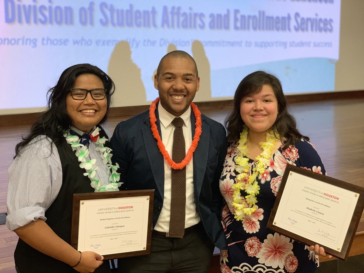 MardellMaxwell's tweet photo. These awesome @UHadmissions staff received a Division award for their impact on student success. So happy for Gabby and Kim! https://t.co/LJxFFTOSax