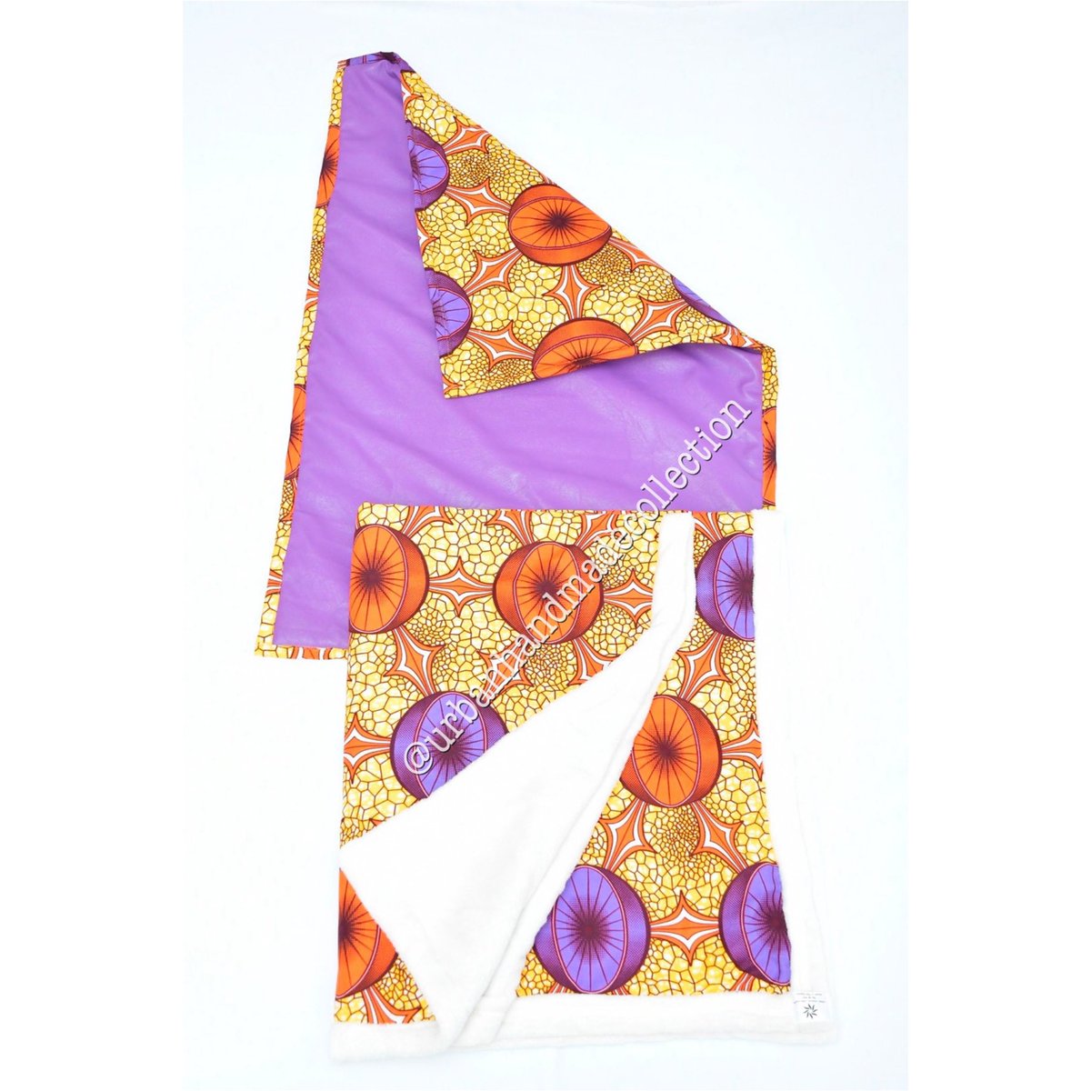 #Thread
Meet our set of beautifully made ankara/wax baby blanket &amp; diaper changing mat.
Product Detail #1
Baby (Diaper Changing) Mat:
This adorable changing mat is made of ankara/wax cotton
•
 #Gambia #MadeInGambia
Click on link 👇🏾 for more pictures 
🖼🔗
instagram.com/p/BxLbZLYHevD/…
