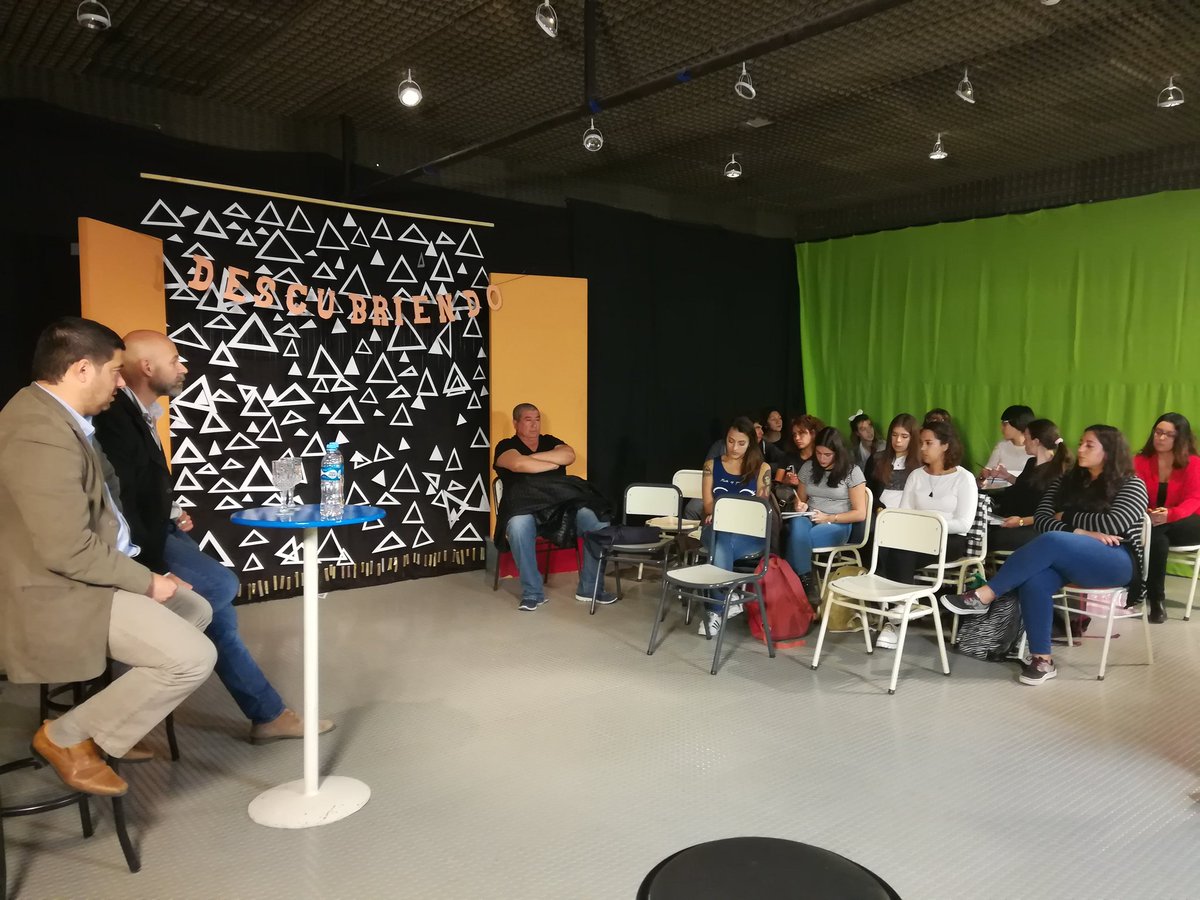 barciaml's tweet photo. Gracias a los Fiscales Rodríguez y Williams por aceptar la invitación y brindar una charla a mis alumnos de #Locución de @Isfda805 . 
Los futuros comunicadores intercambiaron conceptos jurídicos  y debatieron sobre causas como #Embrujo y #Revelación. @rperiodismo @Adriansandler https://t.co/pjlUDwCrbc